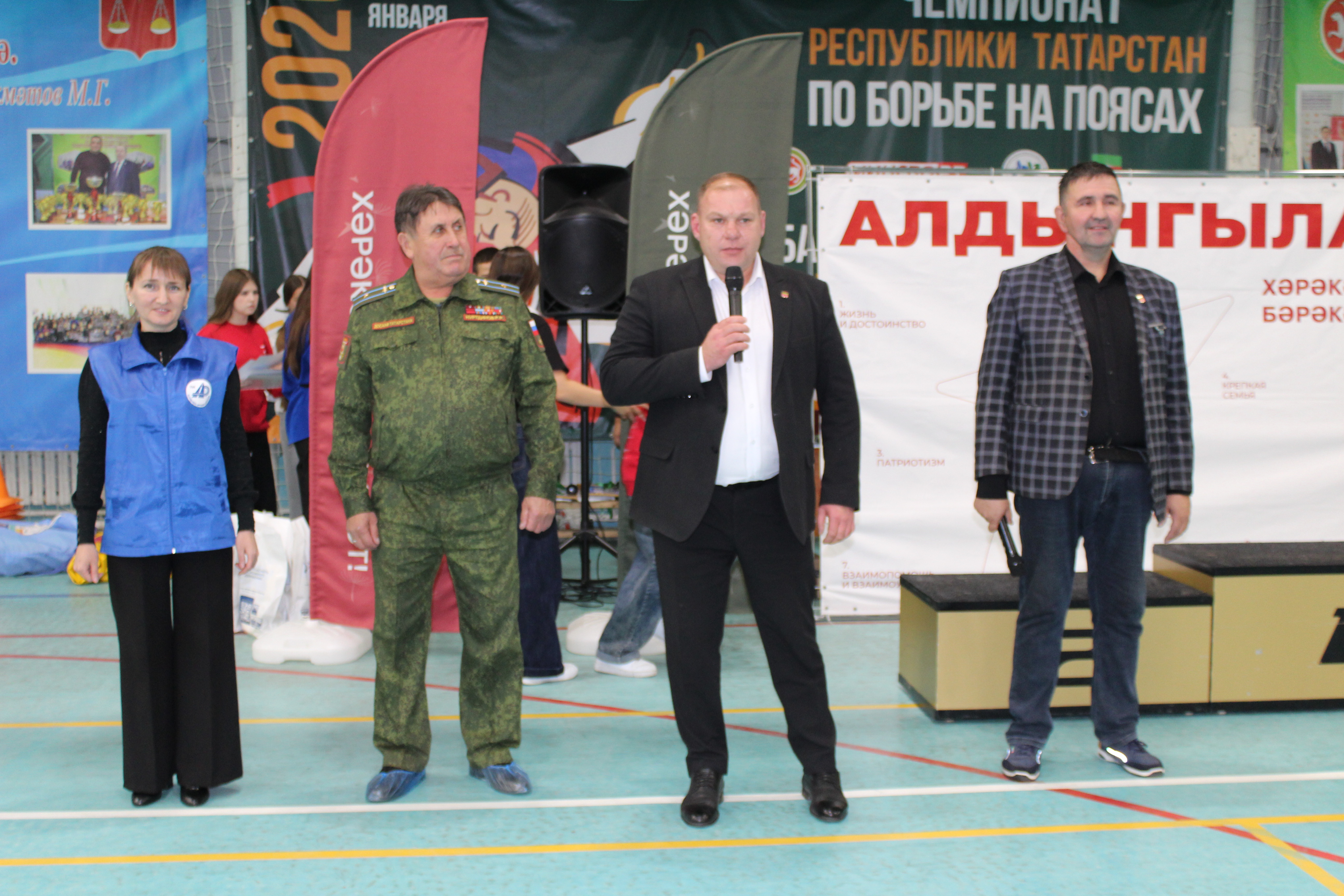 Җиңүчеләрне район башлыгы урынбасары Илдар Мараков тәбрикләде