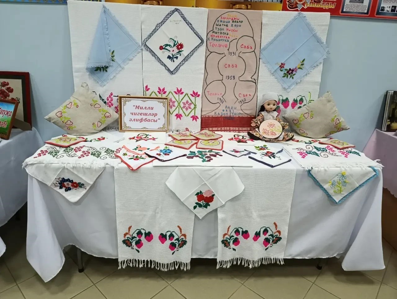 Концертка килүчеләрне бай күргәзмәләр каршы алды.