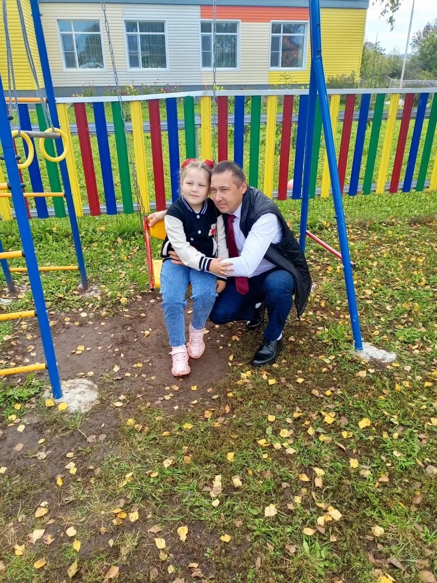 Дәлия яраткан әтисе Данил белән