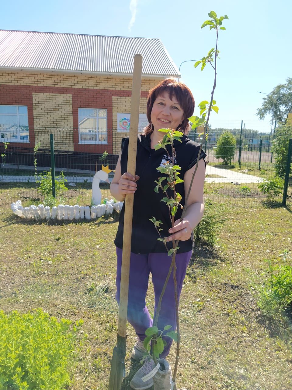 Кече Кибәхуҗа җирлеге алмагачларга баеды