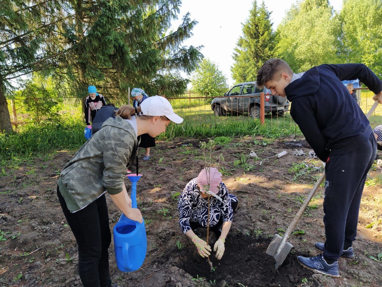 Кече Кибәхуҗа җирлеге алмагачларга баеды