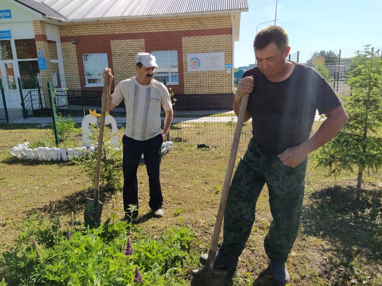 Кече Кибәхуҗа җирлеге алмагачларга баеды