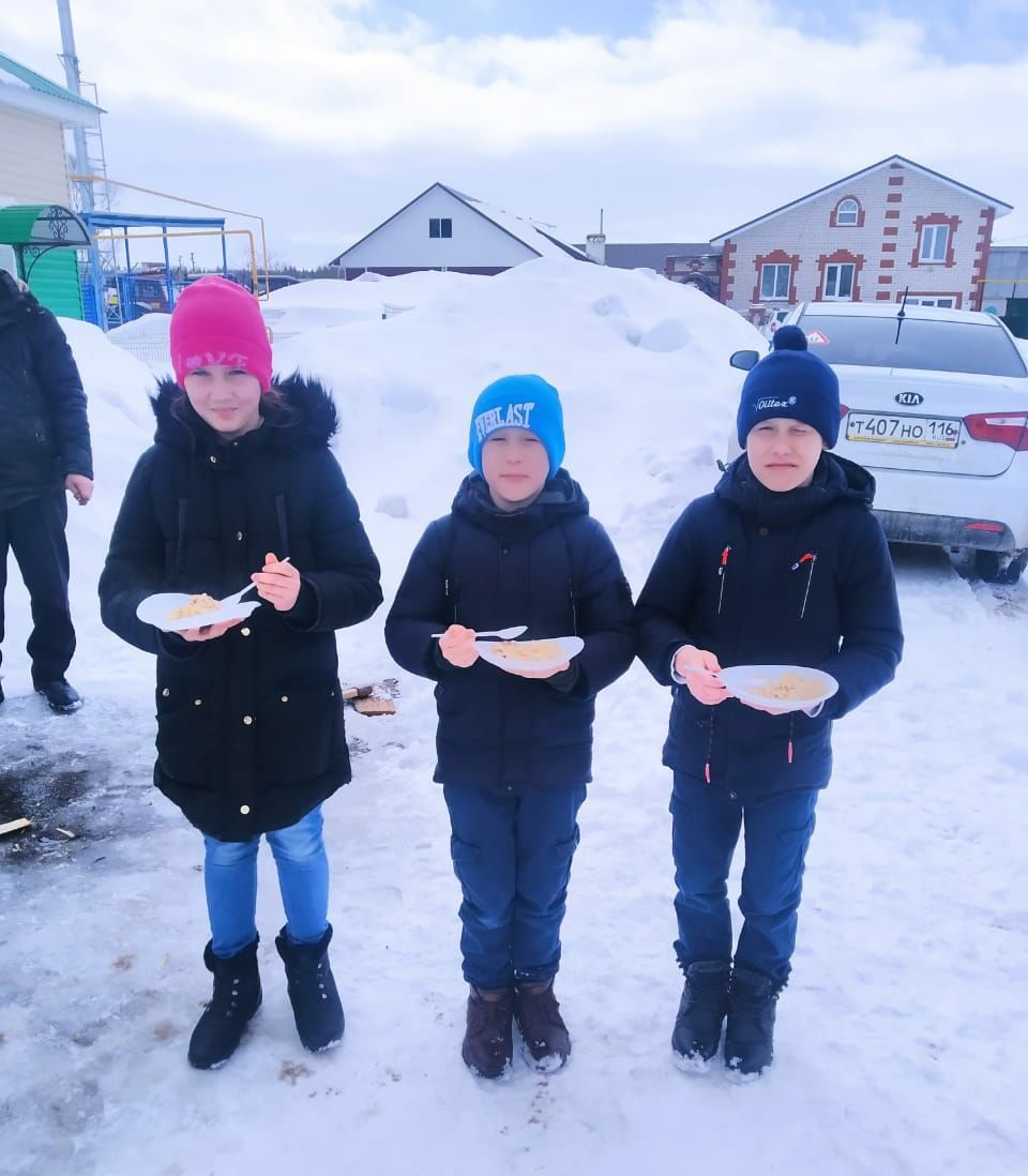 29 март көнне Казаклар авылы мәдәният хезмәткәрләре «Карга боткасы» бәйрәме үткәрде