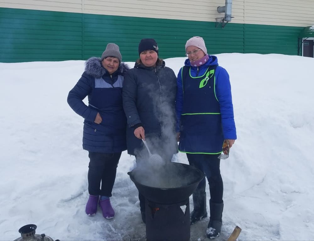 29 март көнне Казаклар авылы мәдәният хезмәткәрләре «Карга боткасы» бәйрәме үткәрде