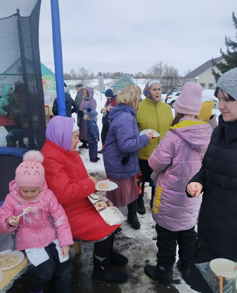 29 март көнне Казаклар авылы мәдәният хезмәткәрләре «Карга боткасы» бәйрәме үткәрде