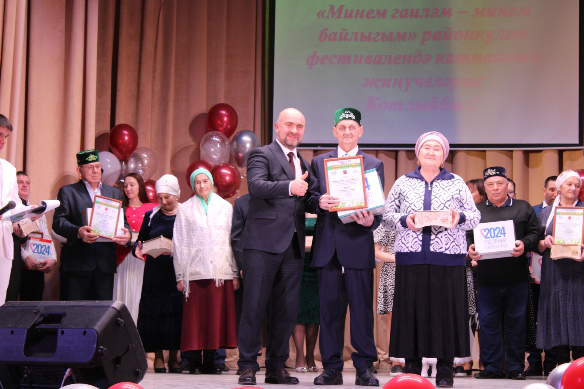 «Минем гаиләм - минем байлыгым» дип исемләнгән фестивальнең йомгаклау концерты узды