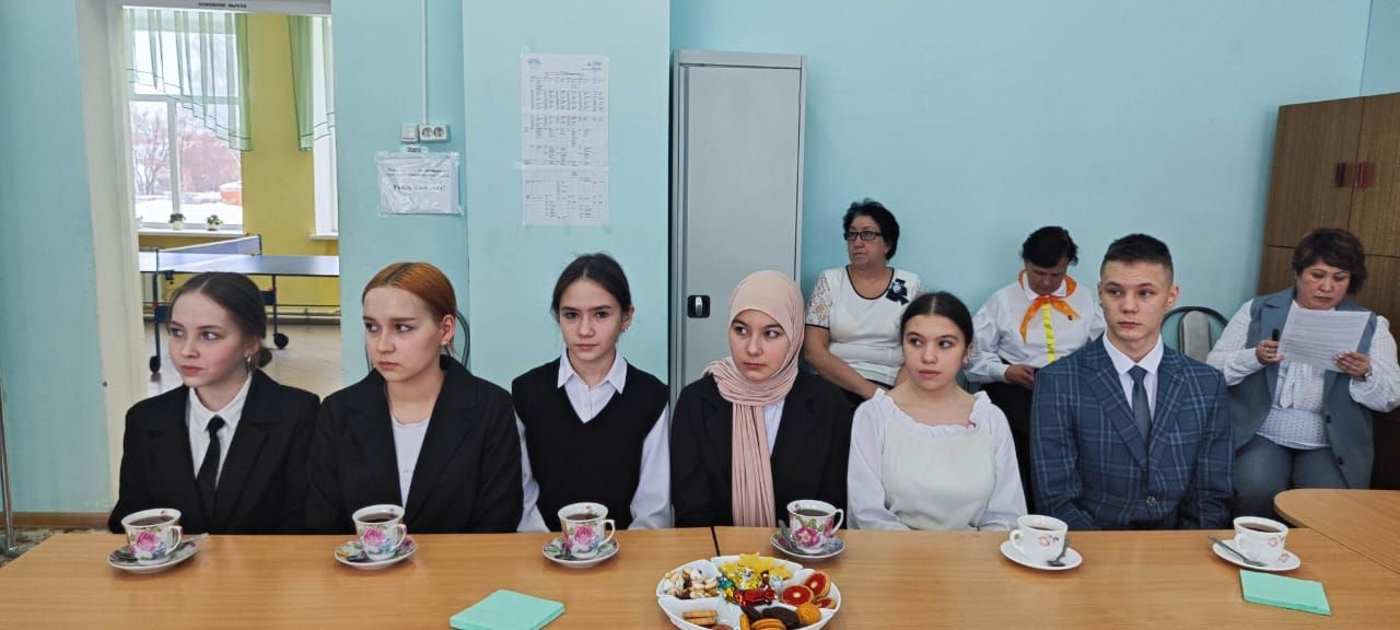 Олы Нырсы мәктәбе укучылары район башлыгы белән очрашты