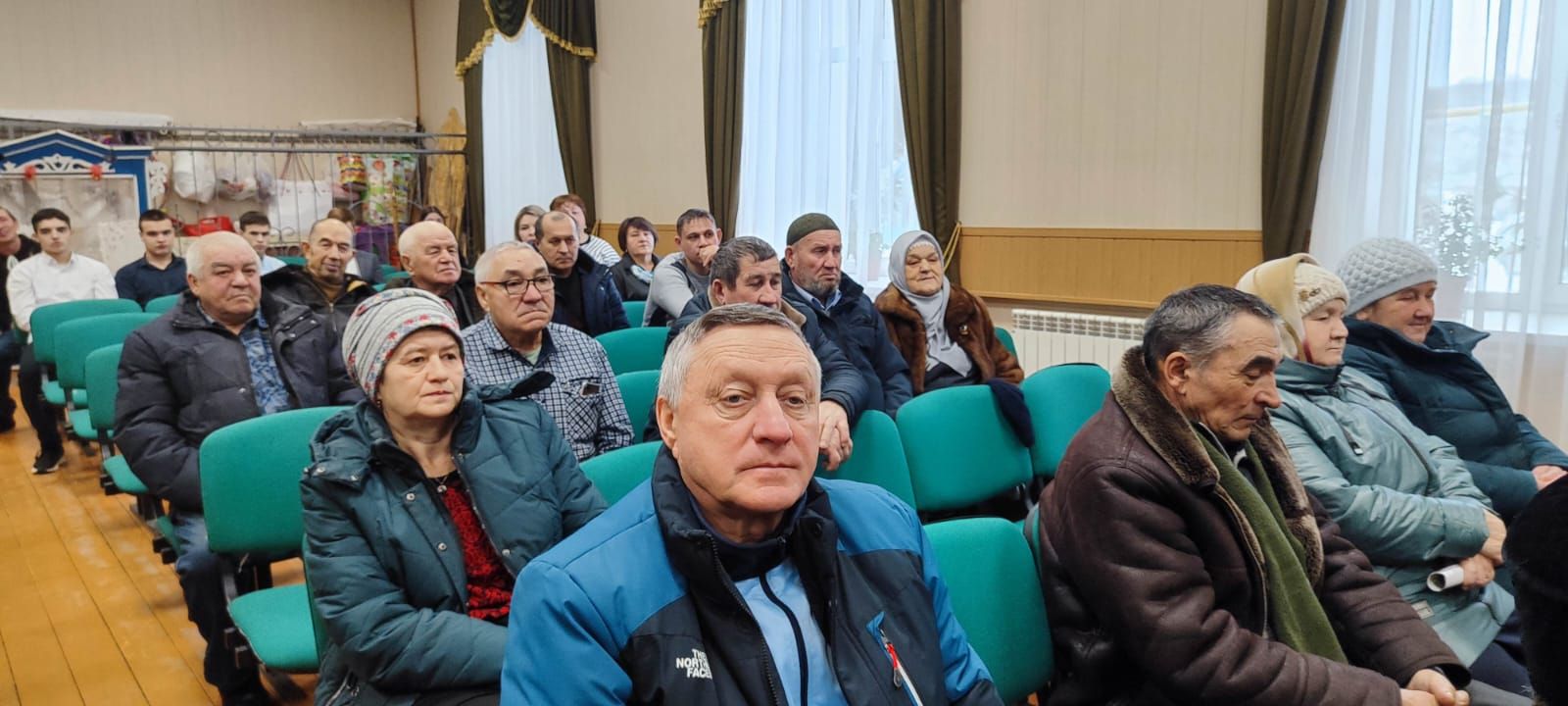 Алан  авыл  җирлегендә  халык  җыены  узды