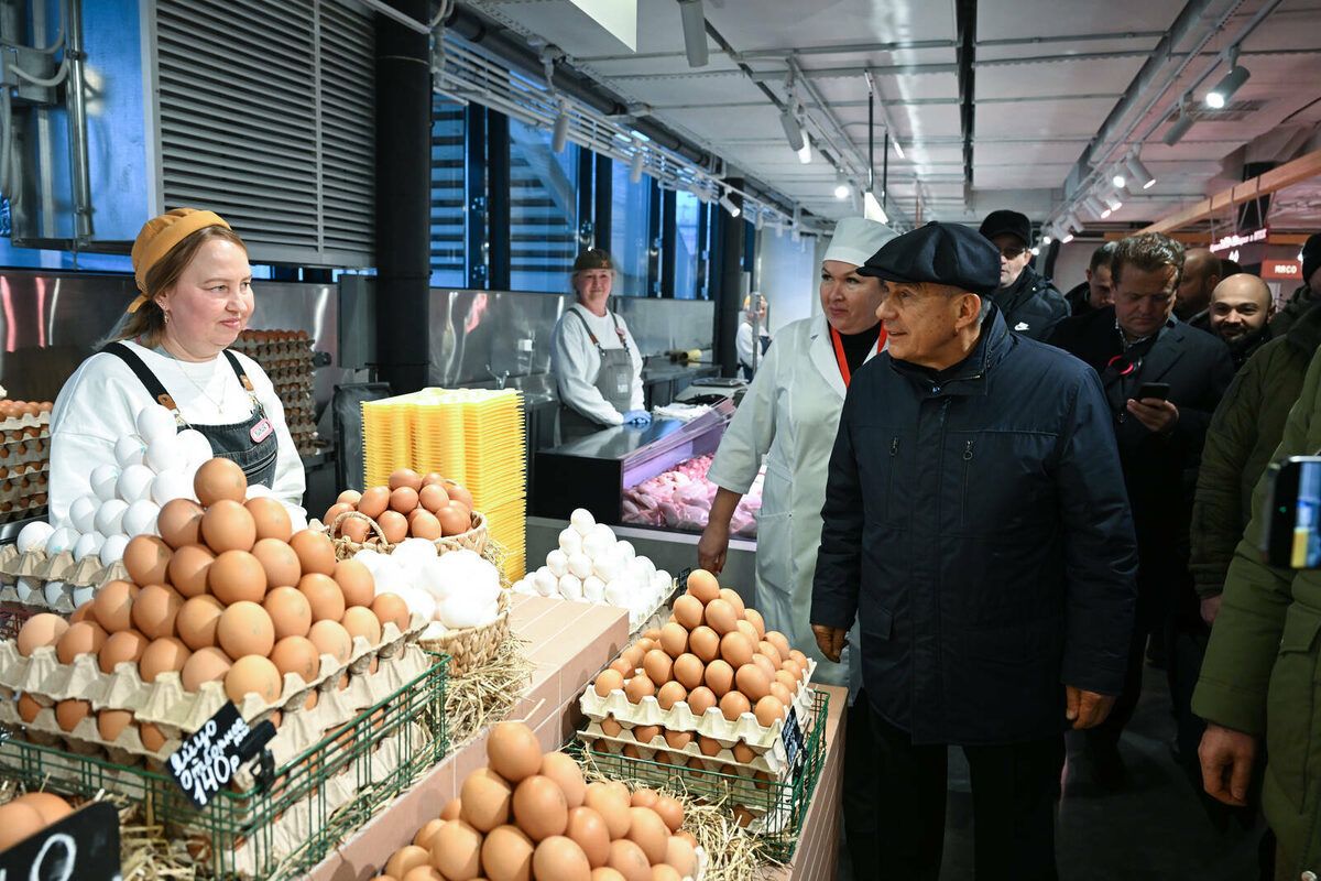 Рөстәм Миңнеханов Казанда яңартылган Мәскәү базарын карады