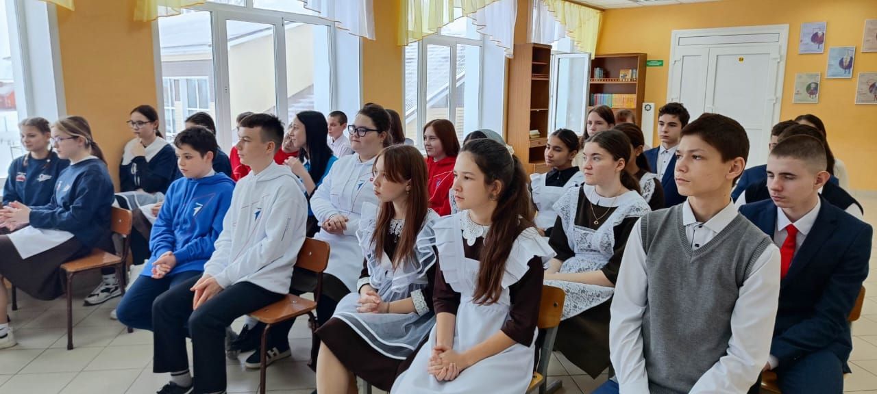Үзәк   урта мәктәбе  укучылары  белән  очраштылар