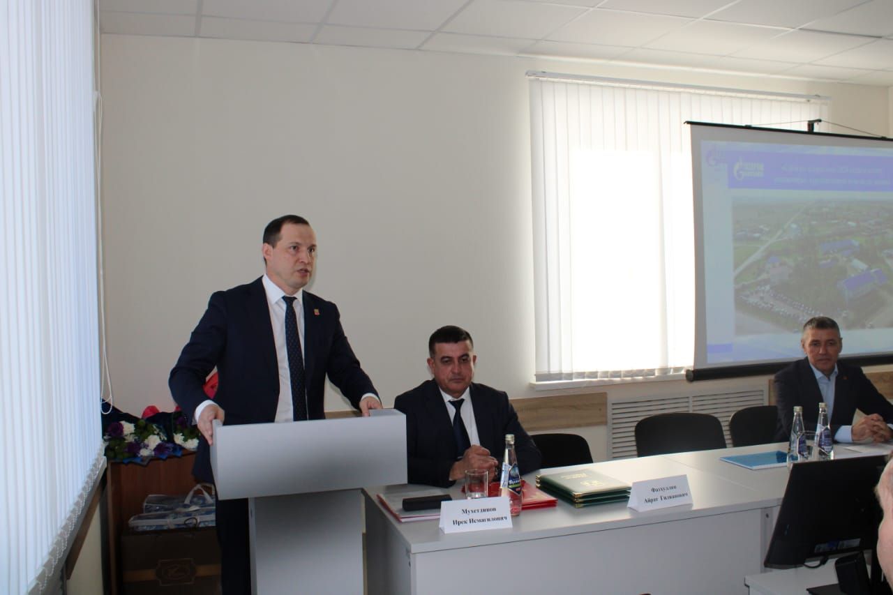 Газ хуҗалыгы хезмәткәрләре белән очраштылар