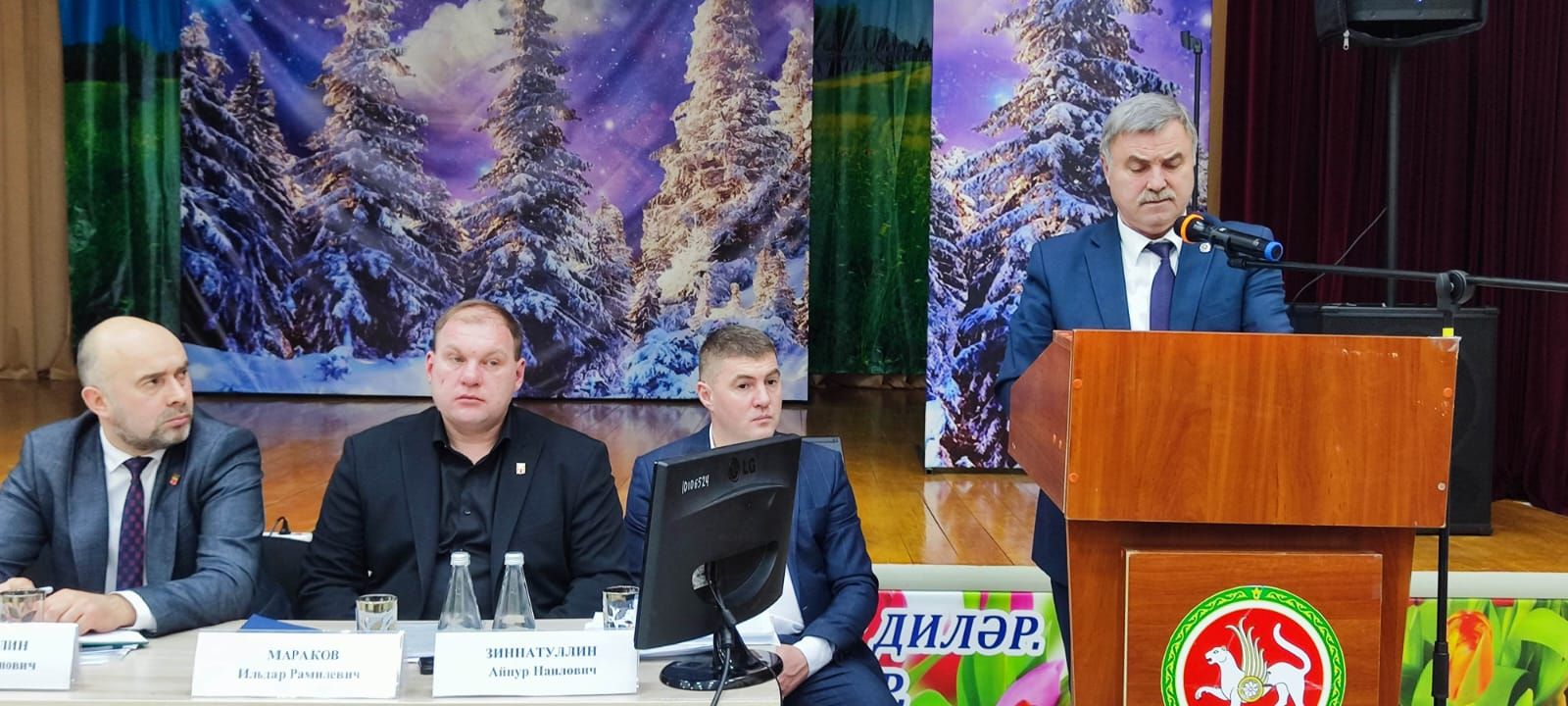 Иске  Җөри  авылында  халык   җыены узды