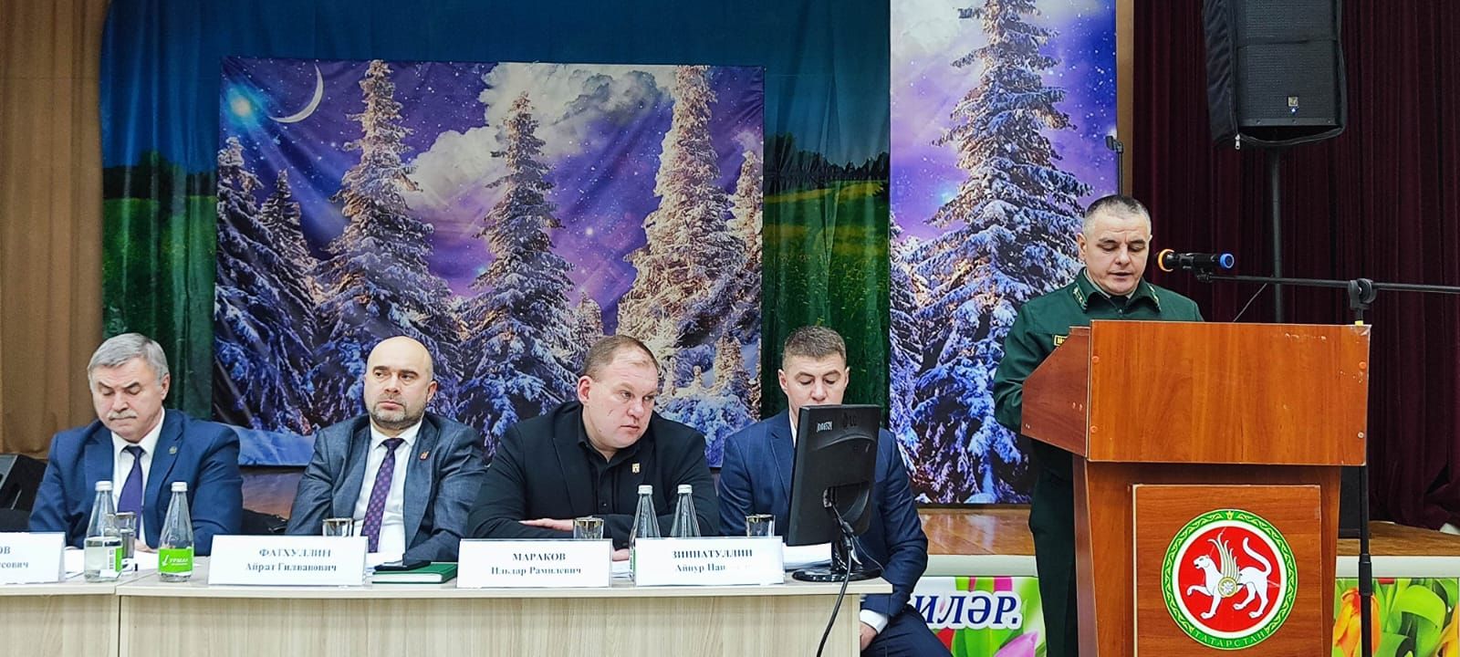 Иске  Җөри  авылында  халык   җыены узды