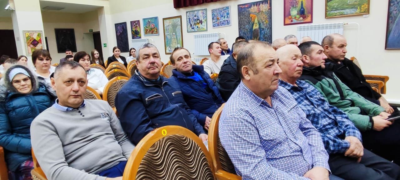 Иске  Җөри  авылында  халык   җыены узды