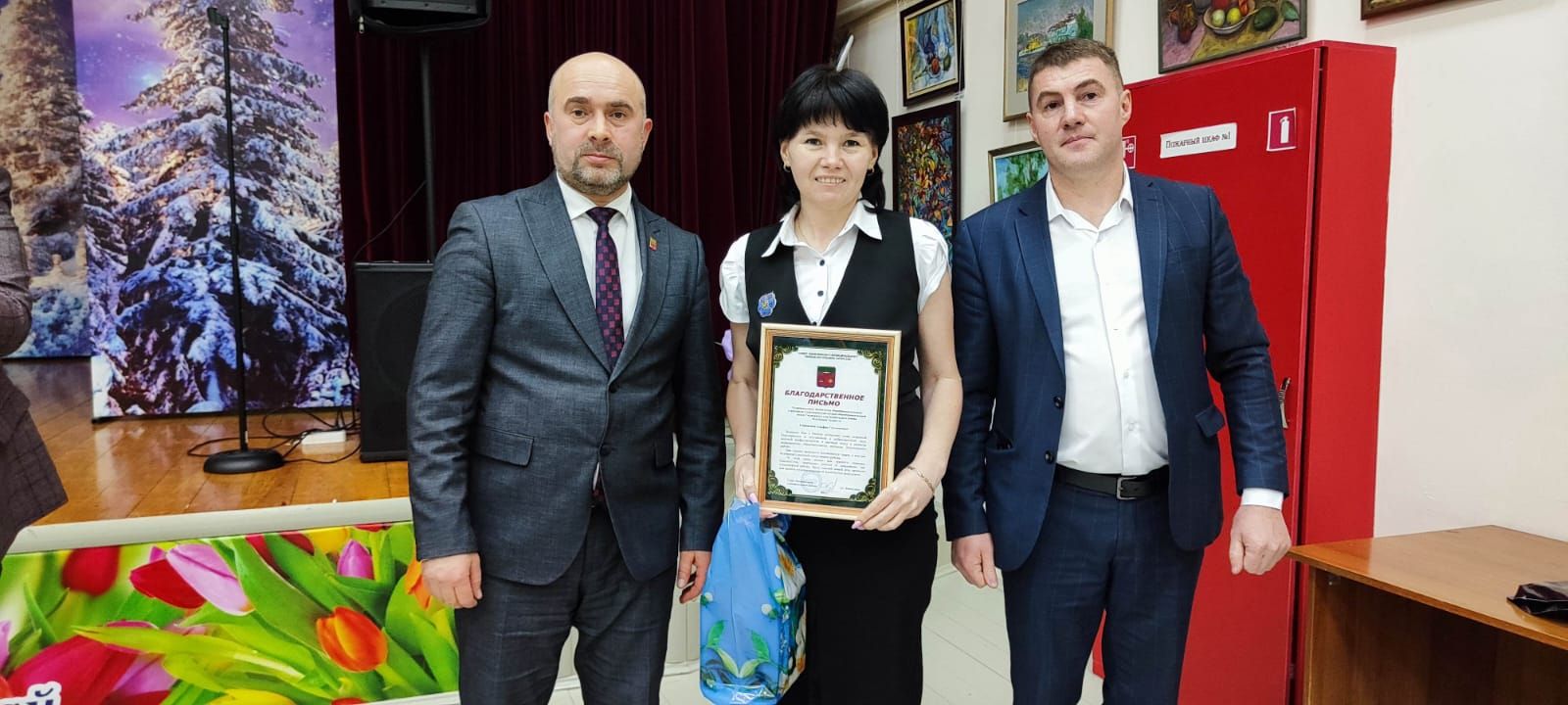 Иске  Җөри  авылында  халык   җыены узды