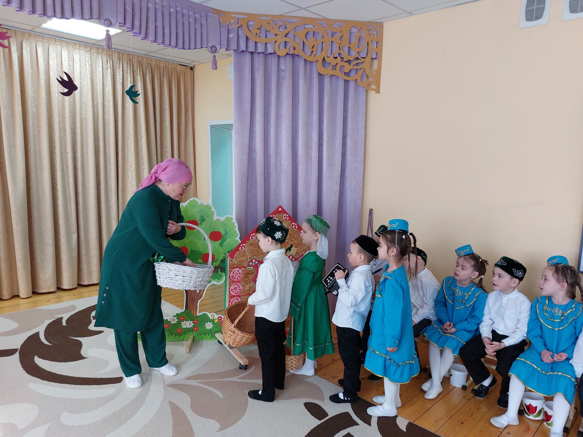 Икенче номерлы балалар бакчасында «Карга боткасы» бәйрәме гөрләде