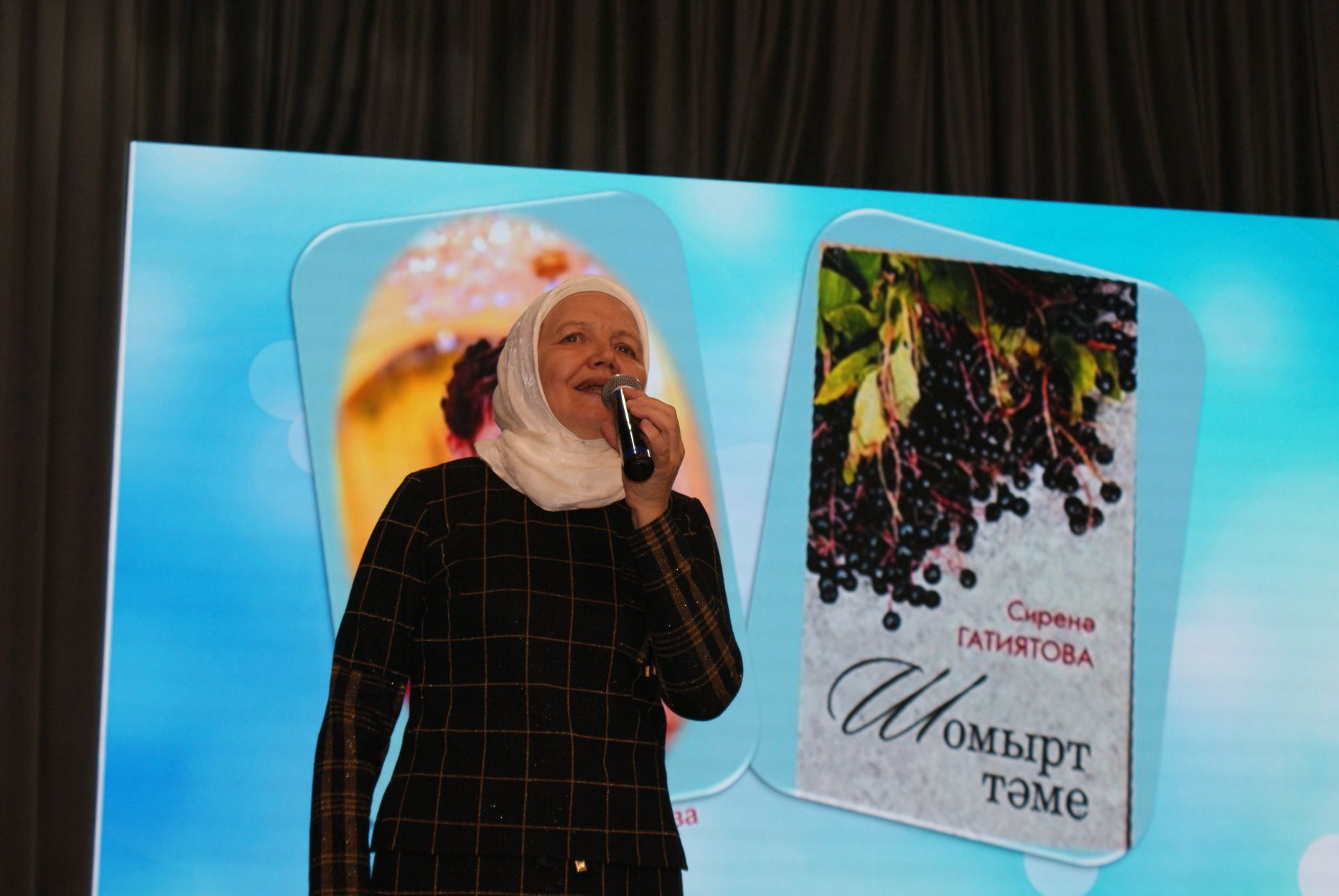 Сиренә Гатиятова: «Ярты ел шигырьләремә игътибар бирмәделәр»