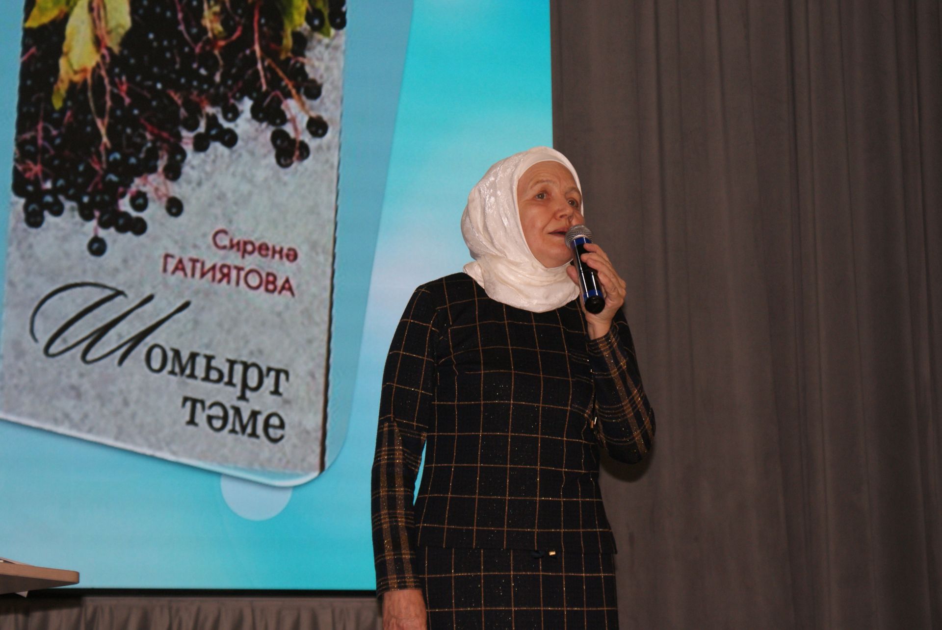 Сиренә Гатиятова: «Ярты ел шигырьләремә игътибар бирмәделәр»