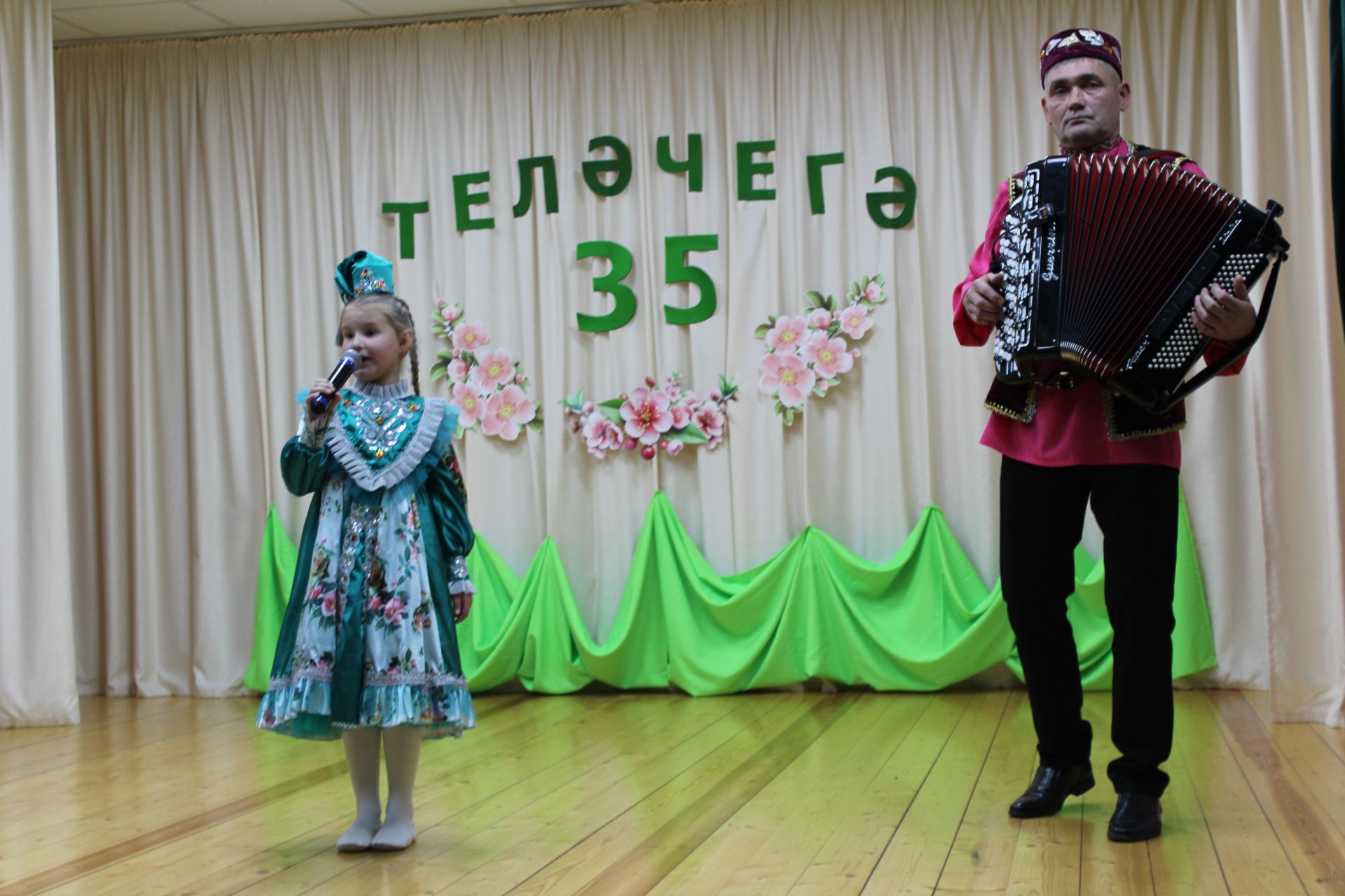 Наяннар, ихласлар һәм сөйкемлеләр
