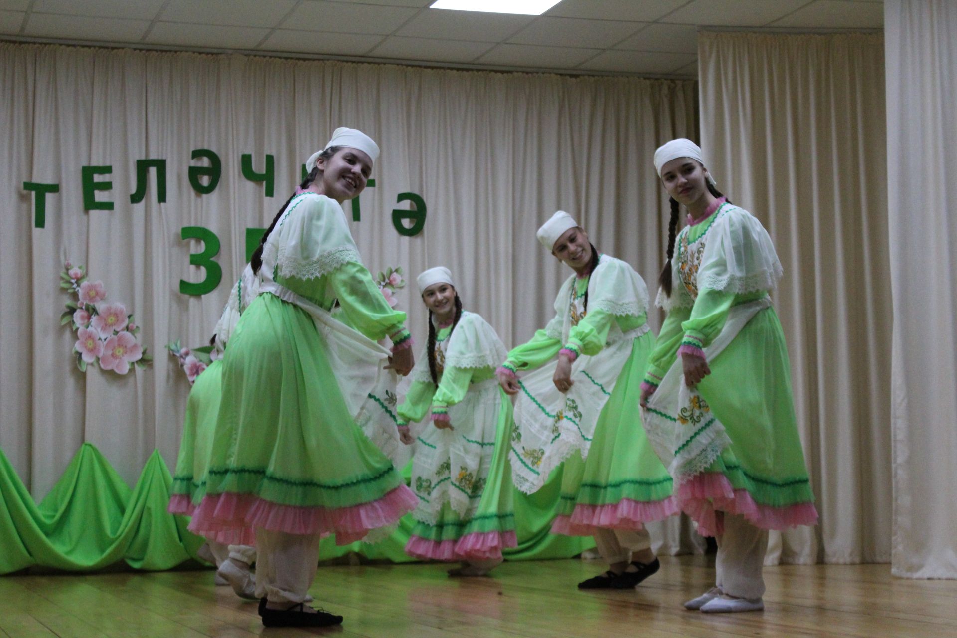 Наяннар, ихласлар һәм сөйкемлеләр