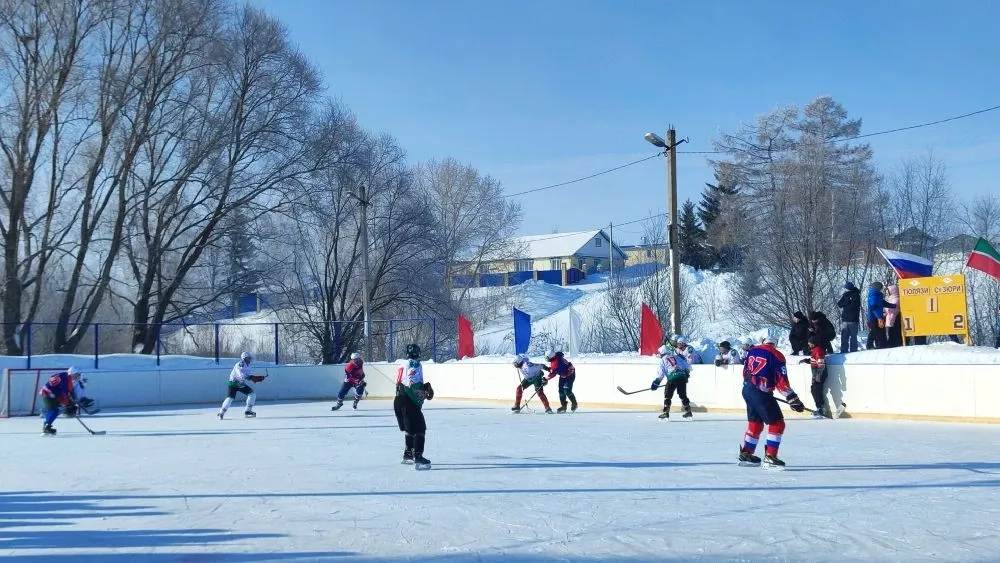 Шәдке авылында  хоккей ярышлары бара