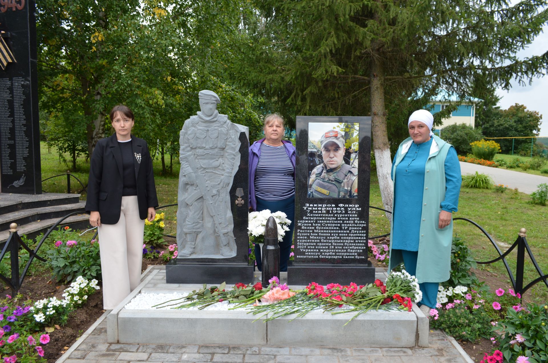 Флүр  Закировның исемен мәңгеләштерү максатыннан һәйкәл ачылды