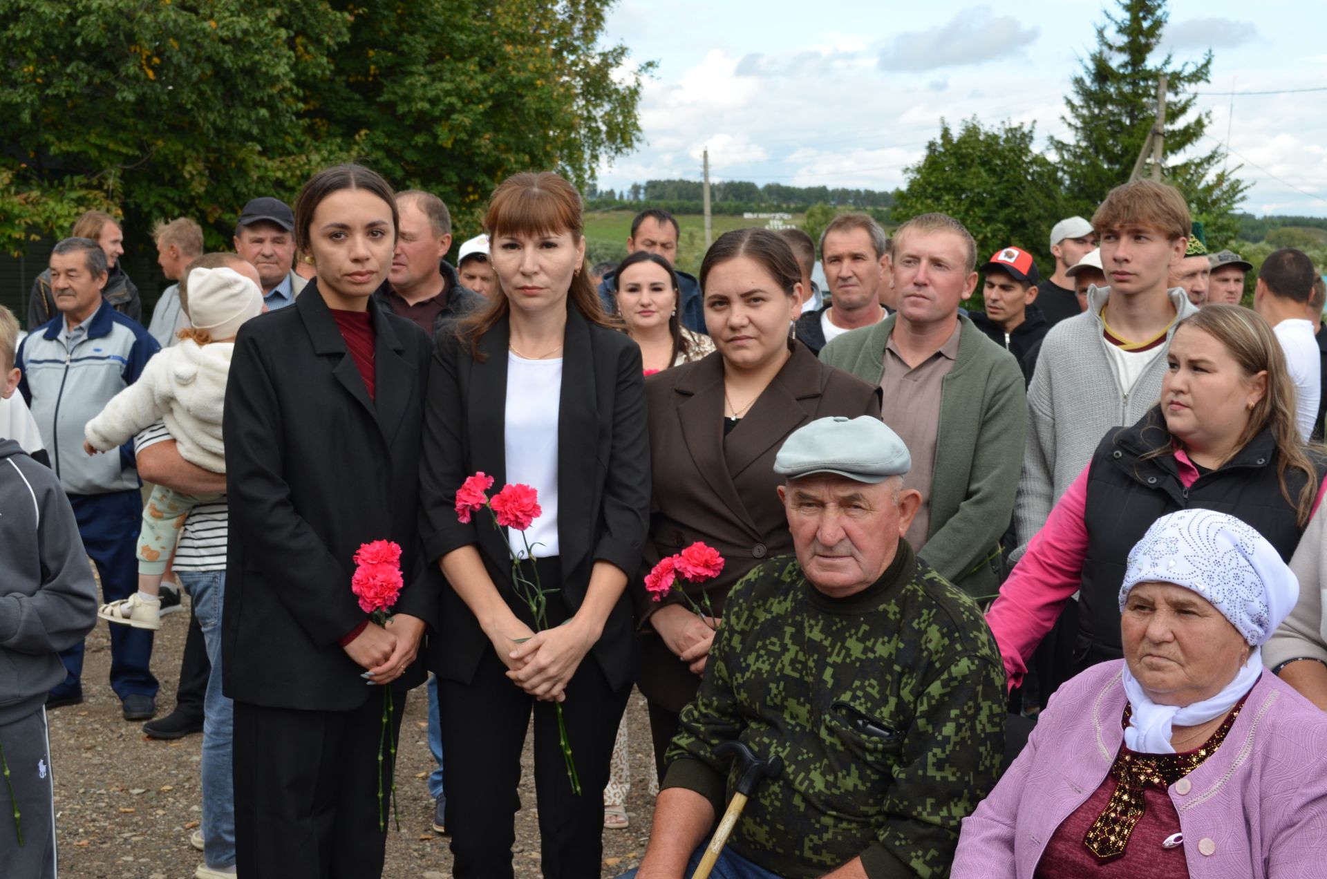 Флүр  Закировның исемен мәңгеләштерү максатыннан һәйкәл ачылды