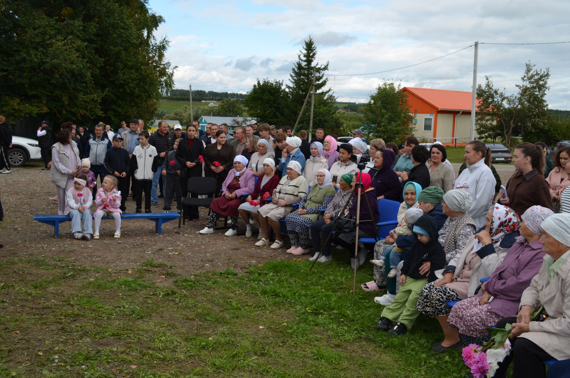 Флүр  Закировның исемен мәңгеләштерү максатыннан һәйкәл ачылды