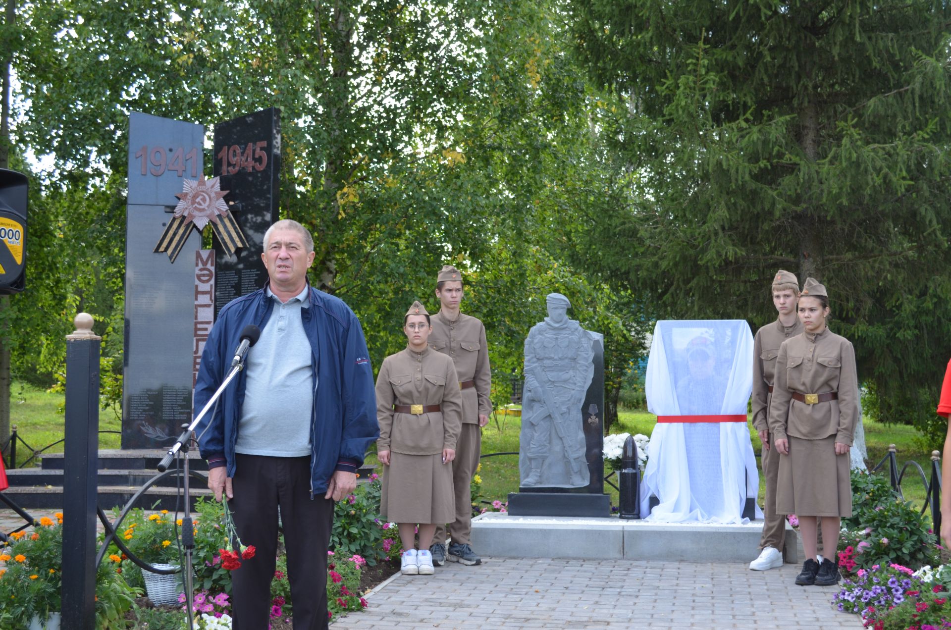 Флүр  Закировның исемен мәңгеләштерү максатыннан һәйкәл ачылды