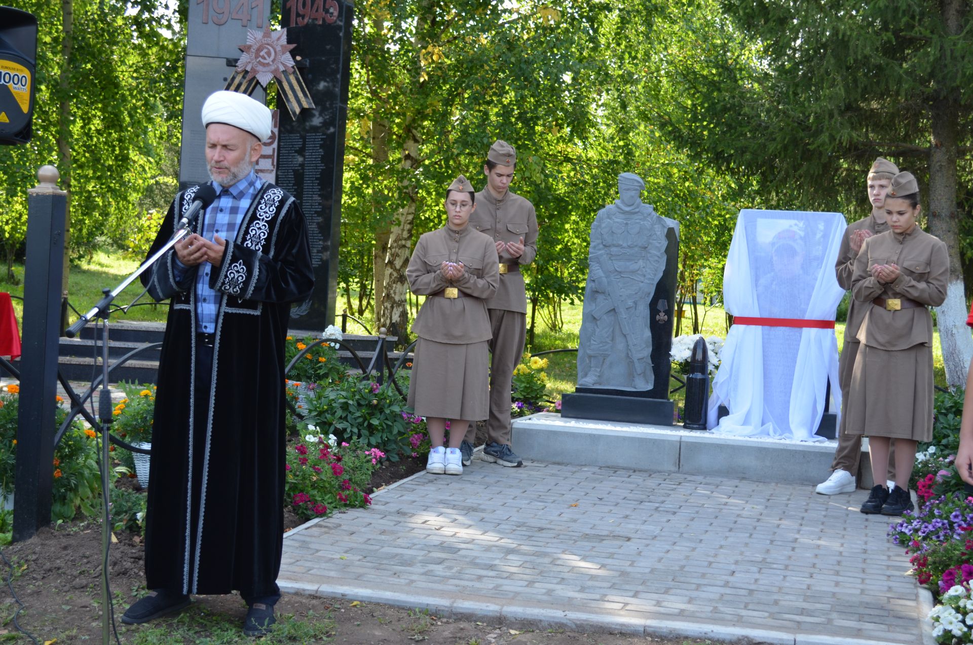 Флүр  Закировның исемен мәңгеләштерү максатыннан һәйкәл ачылды