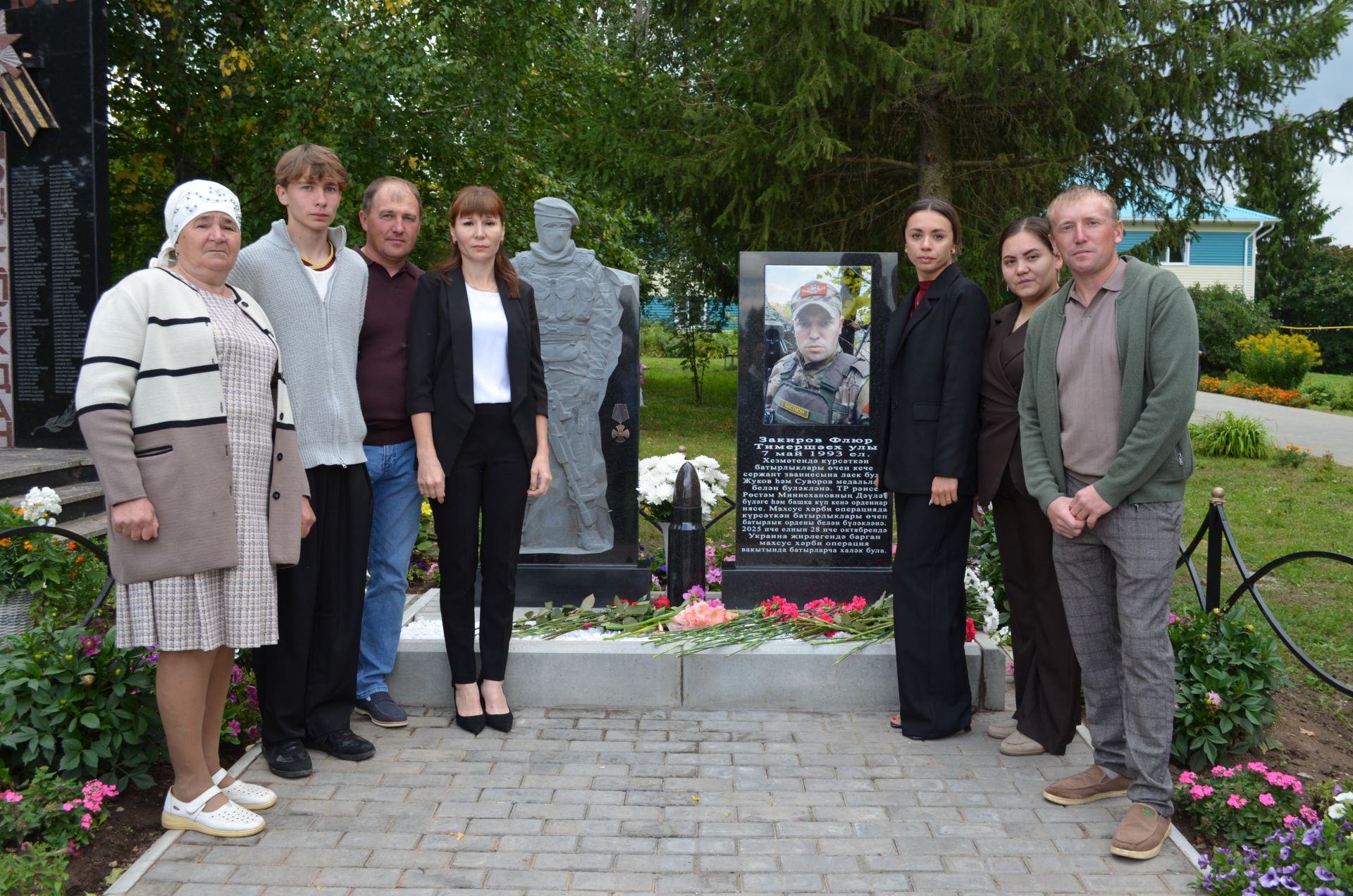 Флүр  Закировның исемен мәңгеләштерү максатыннан һәйкәл ачылды