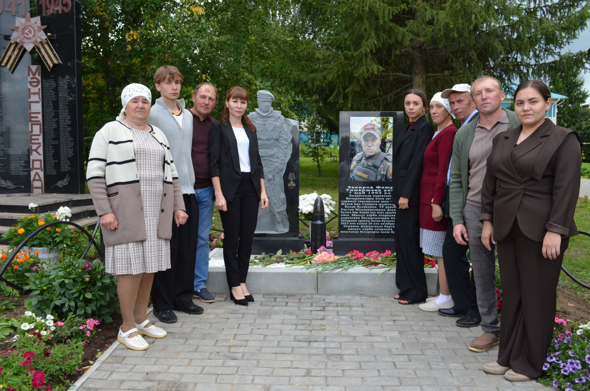 Флүр  Закировның исемен мәңгеләштерү максатыннан һәйкәл ачылды