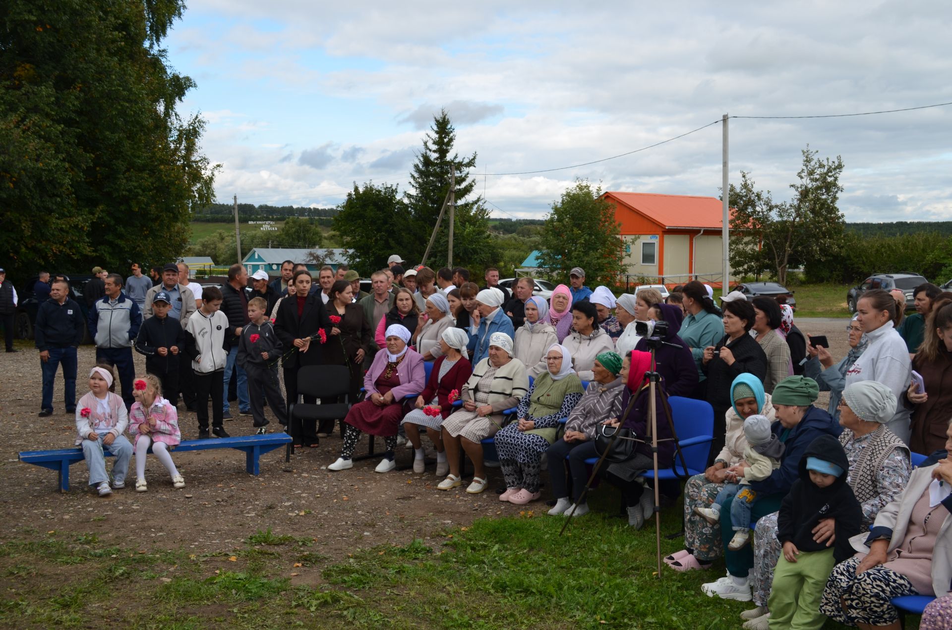 Флүр  Закировның исемен мәңгеләштерү максатыннан һәйкәл ачылды