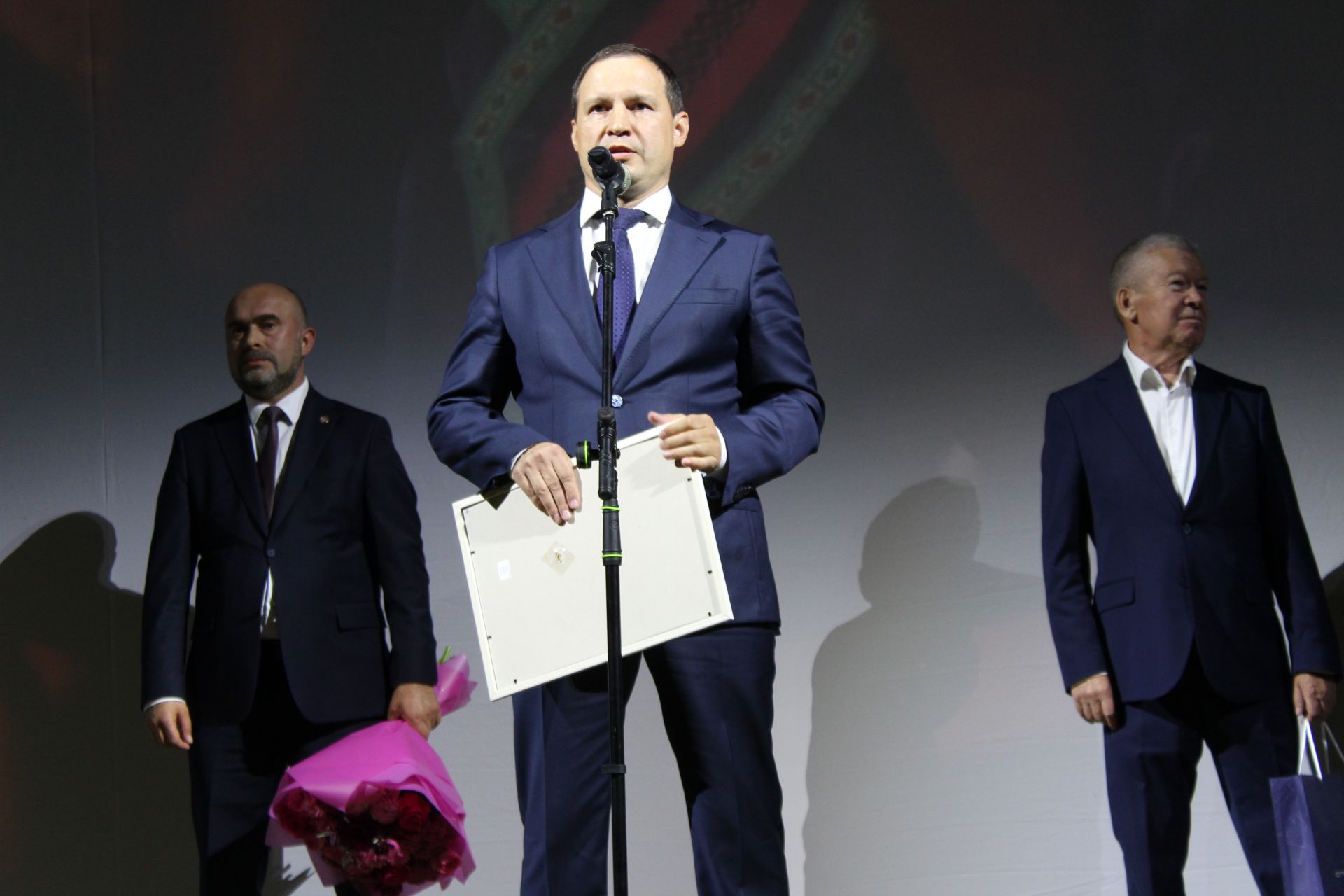 Алмаз да атлы булды