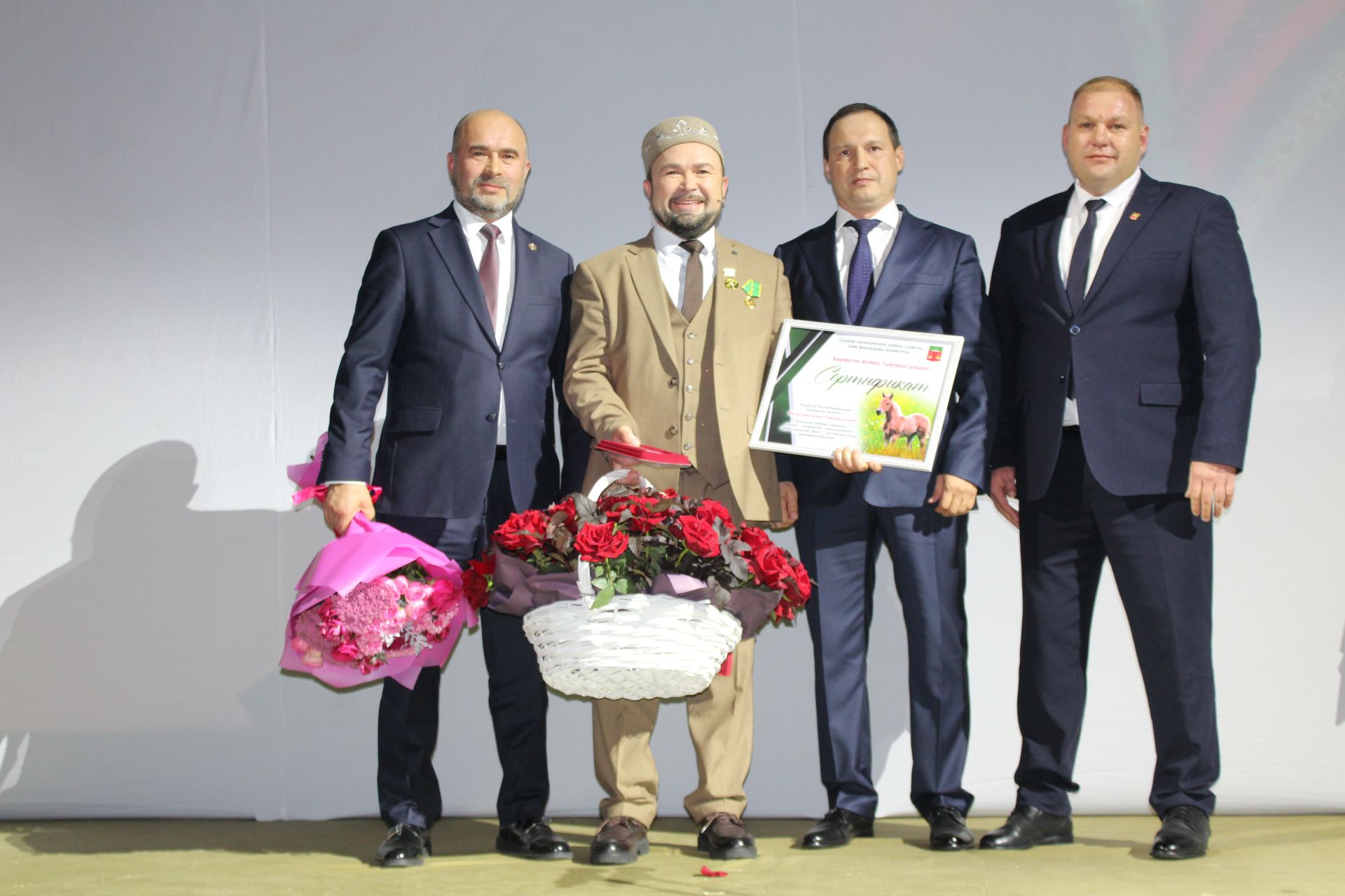 Алмаз да атлы булды