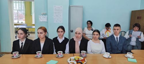 Олы Нырсы мәктәбе укучылары район башлыгы белән очрашты