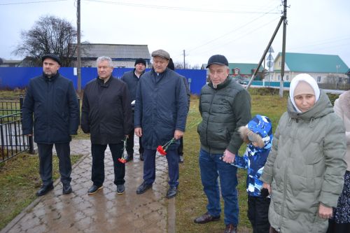 Теләче районында махсус хәрби операция зонасында һәлак булган якташыбыз хөрмәтенә истәлек стеласы ачылды