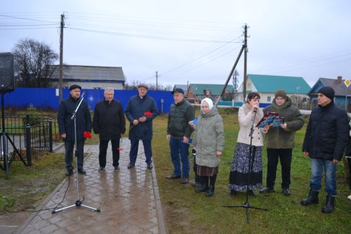 Теләче районында махсус хәрби операция зонасында һәлак булган якташыбыз хөрмәтенә истәлек стеласы ачылды