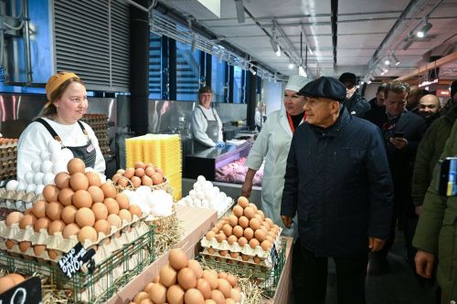 Рөстәм Миңнеханов Казанда яңартылган Мәскәү базарын карады