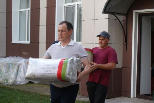 Егетләр янына