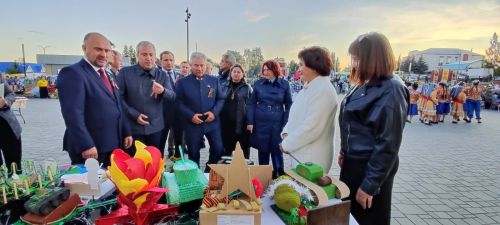 Районда Республика көнен бәйрәм иттеләр