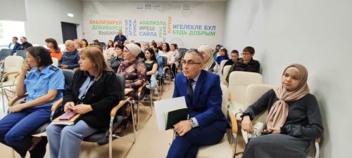 Хезмәт  коллективлары  белән  очрашулар  дәвам  итә