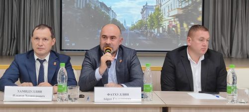 Хезмәт  коллективлары  белән  очрашулар  дәвам  итә