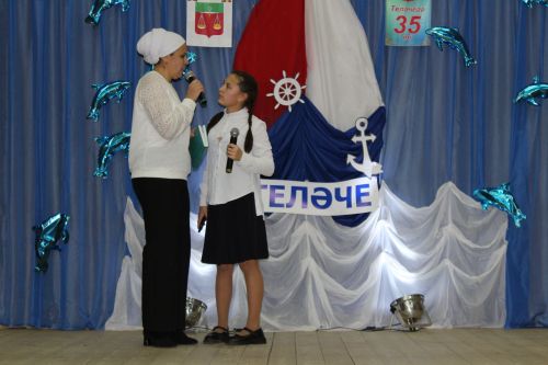 һәвәскәрләр сәхнә тота