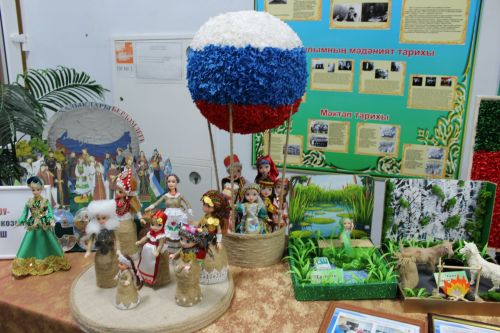 һәвәскәрләр сәхнә тота