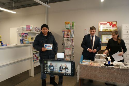 Язылучылар арасында бүләкләр уйнаттык