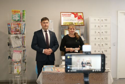 Язылучылар арасында бүләкләр уйнаттык
