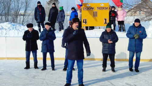 Шәдке авылында  хоккей ярышлары бара