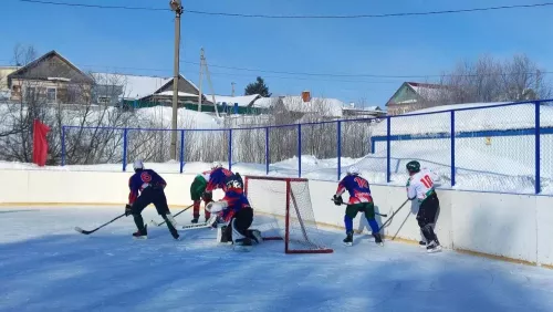 Шәдке авылында  хоккей ярышлары бара