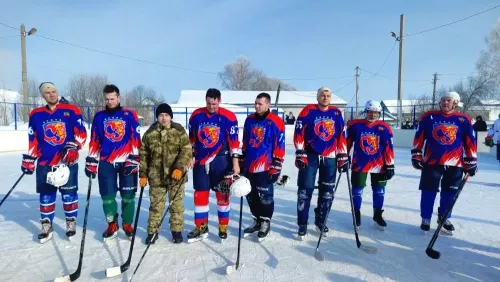 Шәдке авылында  хоккей ярышлары бара